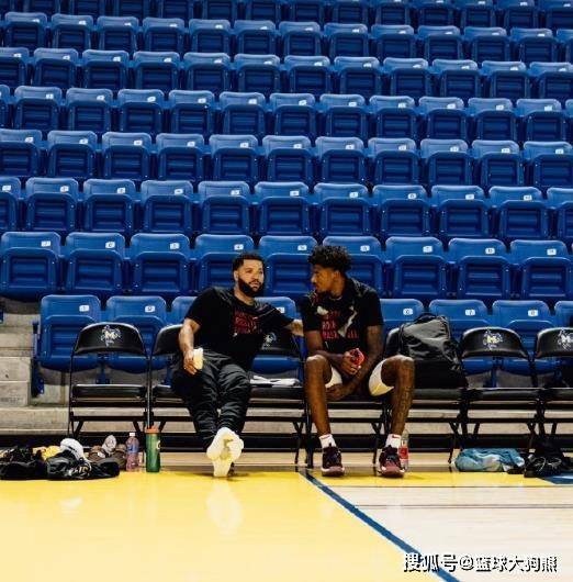 关于国王队主控球员格雷格陆涌获得助攻王称号的信息