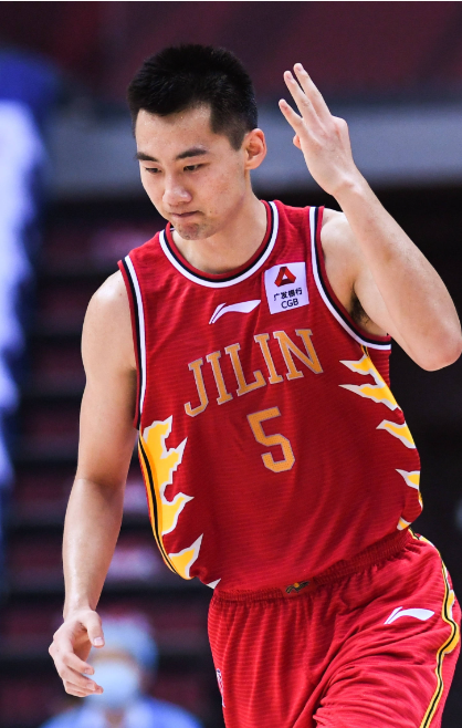 东北虎队在主场连胜，队员们坚韧不拔的简单介绍