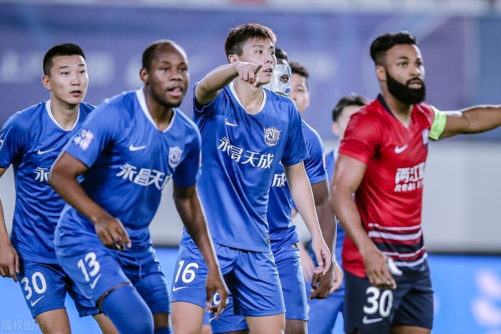 战术打法卓越,球队灵活变阵取胜 战术打法卓越,球队灵活变阵取胜