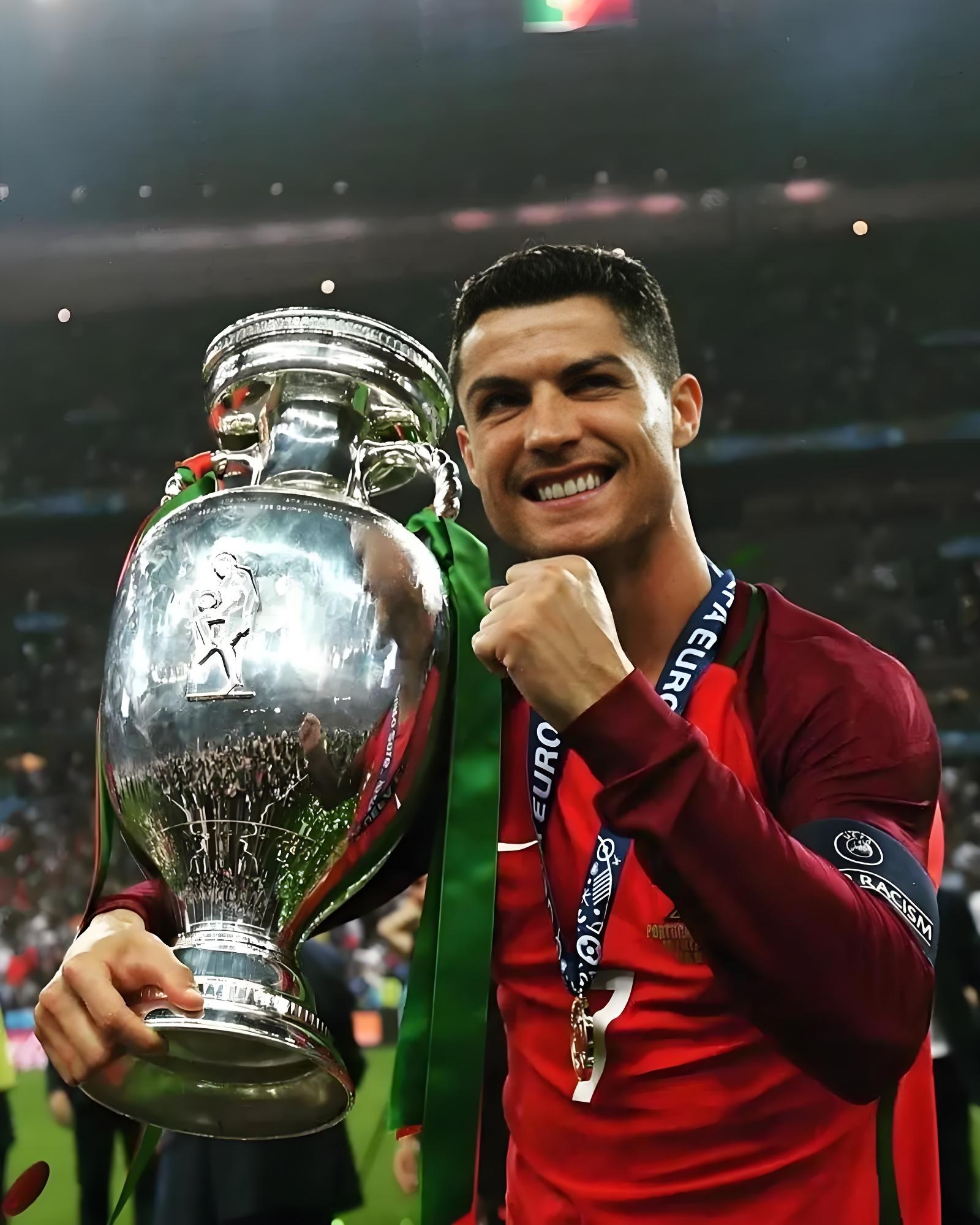 C罗迎来二十赛季高光表现,热火球迷沸腾! C罗迎来二十赛季高光表现,热火球迷沸腾!