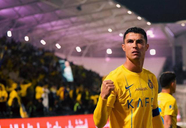 C罗迎来二十赛季高光表现,热火球迷沸腾! C罗迎来二十赛季高光表现,热火球迷沸腾!